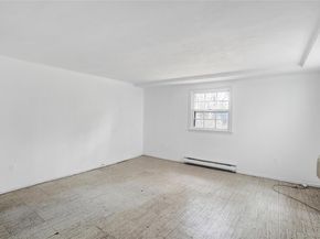 5 Chatham Place, Dix Hills NY 11746