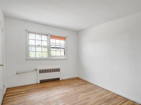 5 Chatham Place, Dix Hills NY 11746