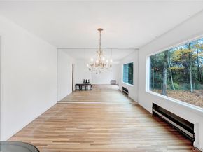 5 Chatham Place, Dix Hills NY 11746