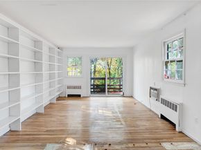 5 Chatham Place, Dix Hills NY 11746