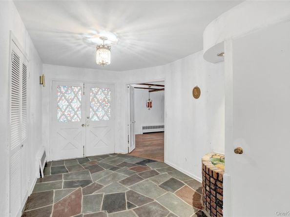 5 Chatham Place, Dix Hills NY 11746