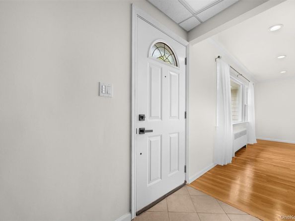 2716 Hewlett Avenue, Merrick NY 11566