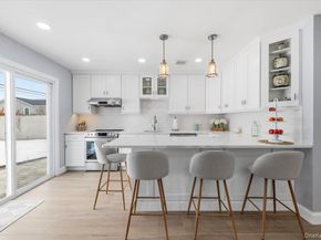 89 Ridge Lane, Levittown NY 11756