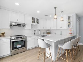 89 Ridge Lane, Levittown NY 11756