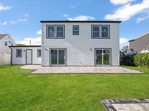 89 Ridge Lane, Levittown NY 11756