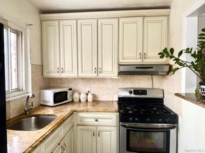 196-40 Pompeii Avenue 2B, Hollis NY 11423