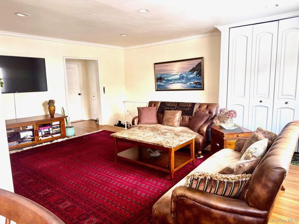 196-40 Pompeii Avenue 2B, Hollis NY 11423