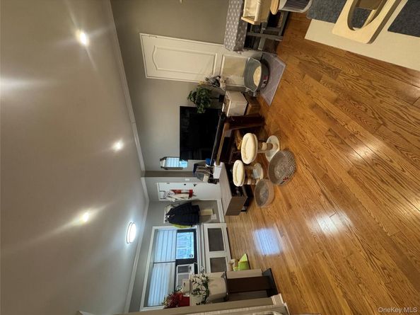 160-24 17th Ave 1, Whitestone NY 11357