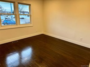 696 N Delaware Avenue, Lindenhurst NY 11757