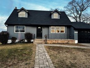 696 N Delaware Avenue, Lindenhurst NY 11757