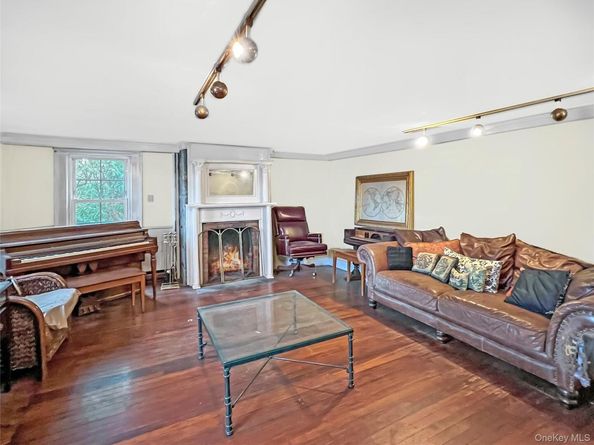 118 Shelter Rock Road, Roslyn NY 11576