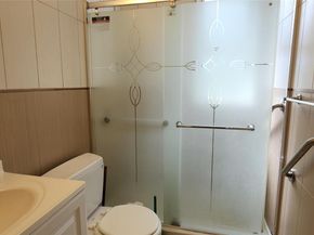 141-39 Union Turnpike 1O, Flushing NY 11367