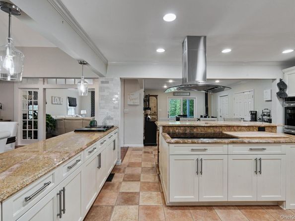 6 Daniel Way, Setauket NY 11733