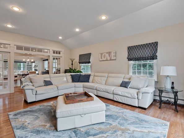 6 Daniel Way, Setauket NY 11733