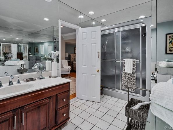 6 Daniel Way, Setauket NY 11733