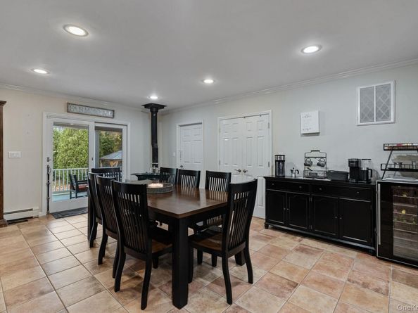 6 Daniel Way, Setauket NY 11733