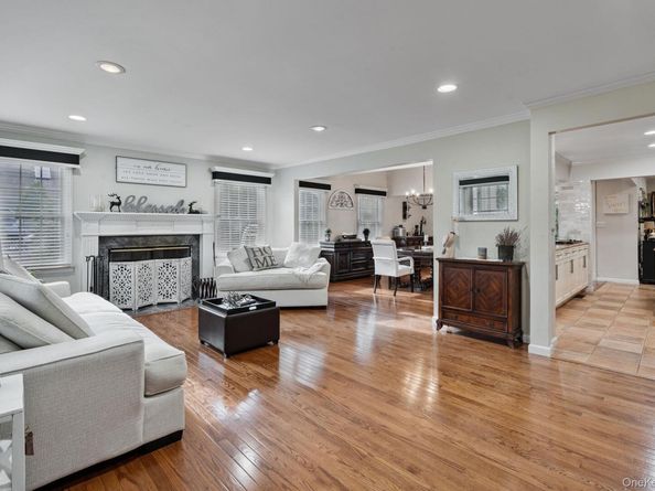 6 Daniel Way, Setauket NY 11733