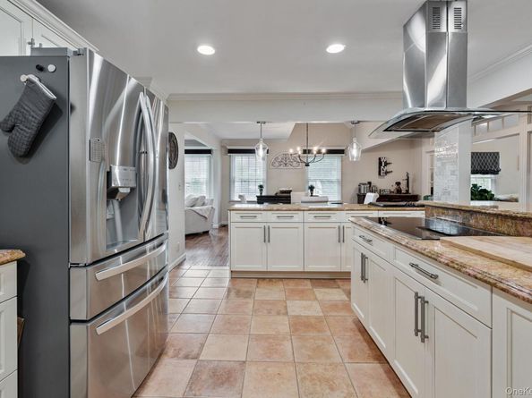 6 Daniel Way, Setauket NY 11733