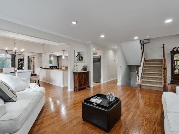 6 Daniel Way, Setauket NY 11733