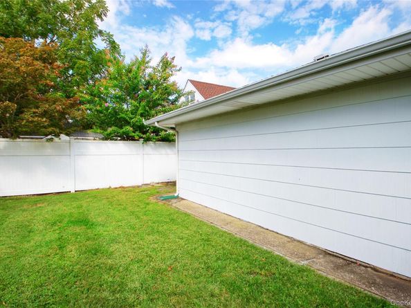 217 Wellington Road S, Garden City South NY 11530
