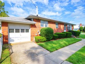217 Wellington Road S, Garden City South NY 11530