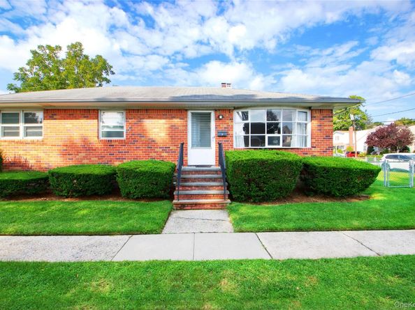 217 Wellington Road S, Garden City South NY 11530
