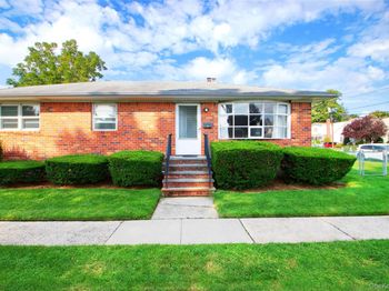 217 Wellington Road S