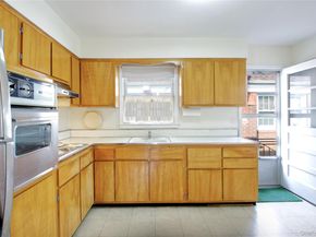217 Wellington Road S, Garden City South NY 11530