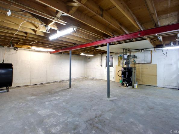 217 Wellington Road S, Garden City South NY 11530
