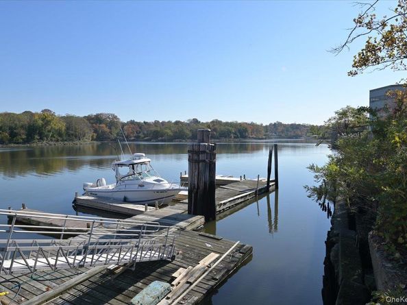 320 E Shore Road C, Great Neck NY 11023