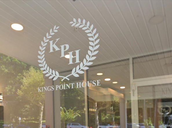 320 E Shore Road C, Great Neck NY 11023