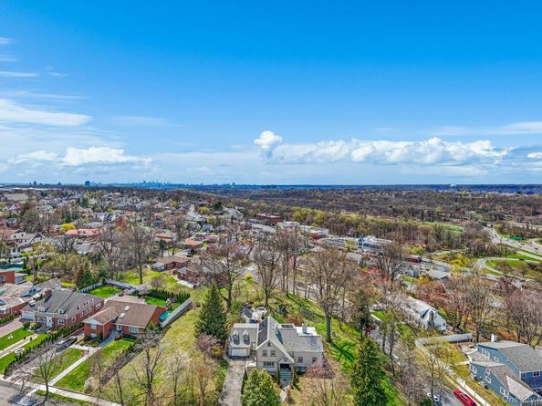 191 Dunwoodie Street, Yonkers NY 10704