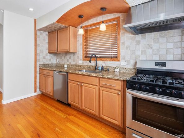 92-40 245th Street, Floral Park NY 11001