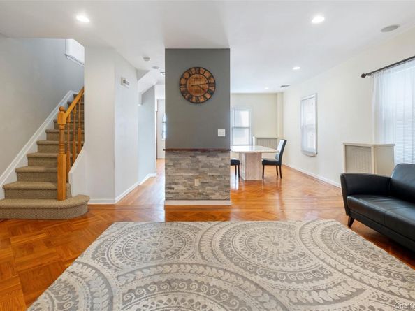 92-40 245th Street, Floral Park NY 11001