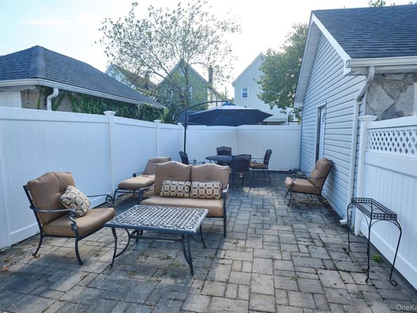 92-40 245th Street, Floral Park NY 11001