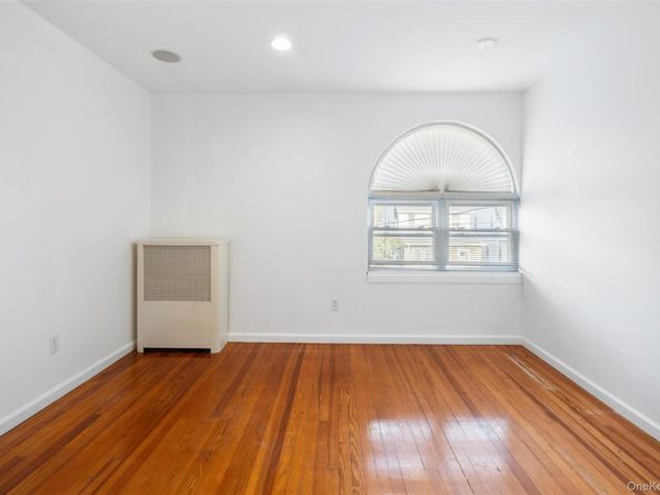 92-40 245th Street, Floral Park NY 11001