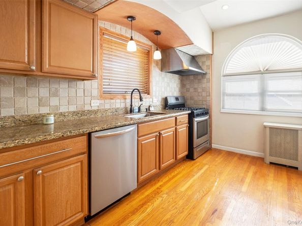 92-40 245th Street, Floral Park NY 11001