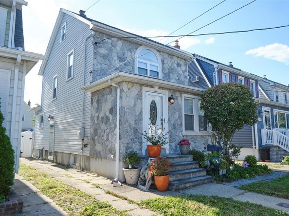 92-40 245th Street, Floral Park NY 11001