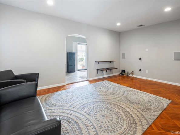 92-40 245th Street, Floral Park NY 11001