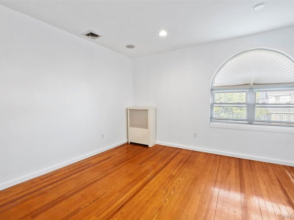 92-40 245th Street, Floral Park NY 11001