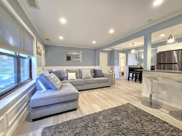 115 Bailey Court 115, Middle Island NY 11953
