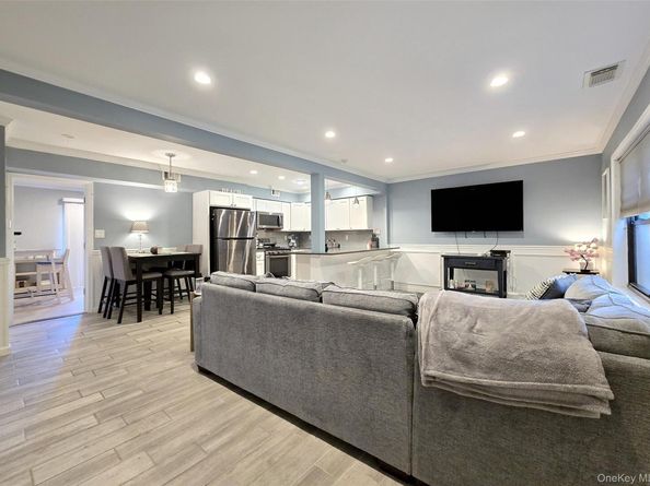 115 Bailey Court 115, Middle Island NY 11953