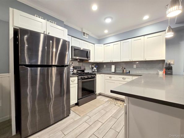 115 Bailey Court 115, Middle Island NY 11953