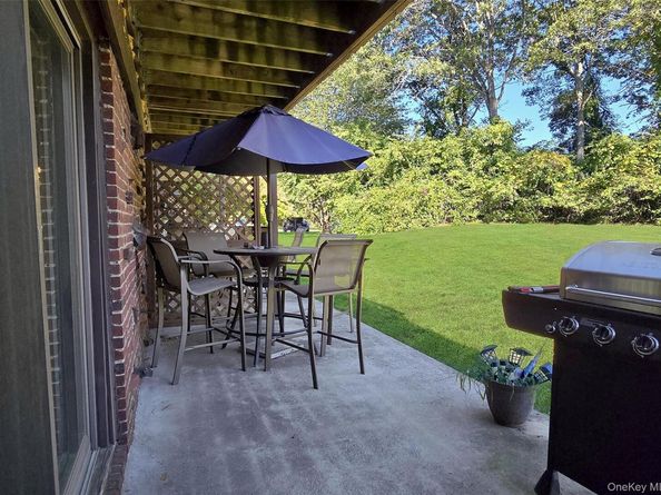 115 Bailey Court 115, Middle Island NY 11953