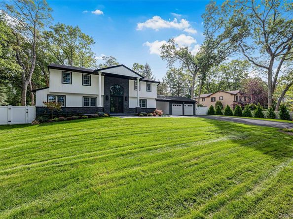 15 Southwick Court, Plainview NY 11803