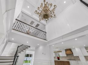 15 Southwick Court, Plainview NY 11803