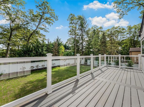 15 Southwick Court, Plainview NY 11803