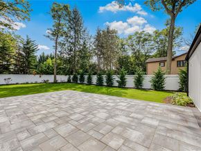 15 Southwick Court, Plainview NY 11803