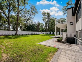 15 Southwick Court, Plainview NY 11803