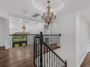 15 Southwick Court, Plainview NY 11803